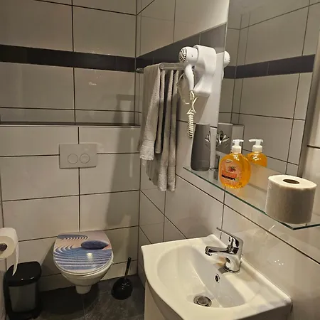 200qm Work And 4 Schlafzimmer Jedes Mit Eigenem Badezimmer, Neu Modernisiert *