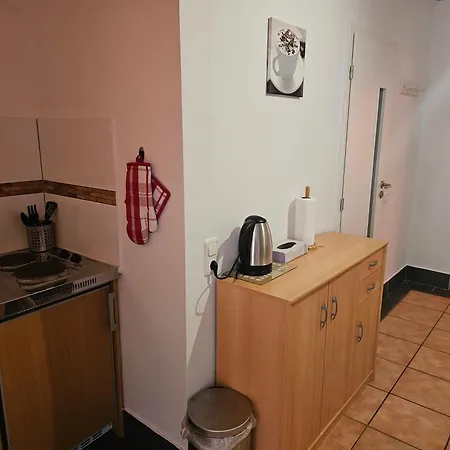 Apartment 200qm Work And 4 Schlafzimmer Jedes Mit Eigenem Badezimmer, Neu Modernisiert *