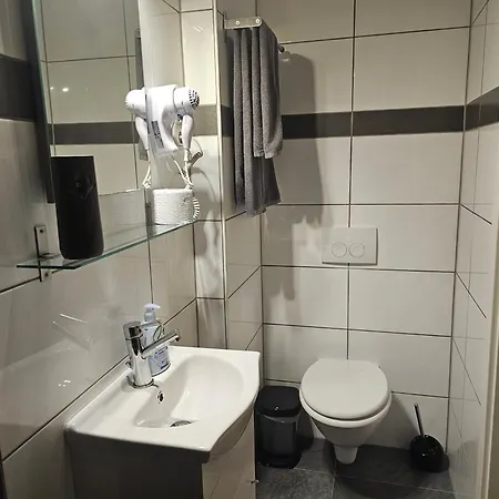 Apartment 200qm Work And 4 Schlafzimmer Jedes Mit Eigenem Badezimmer, Neu Modernisiert