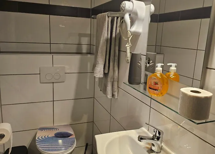 200qm Work And 4 Schlafzimmer Jedes Mit Eigenem Badezimmer, Neu Modernisiert *