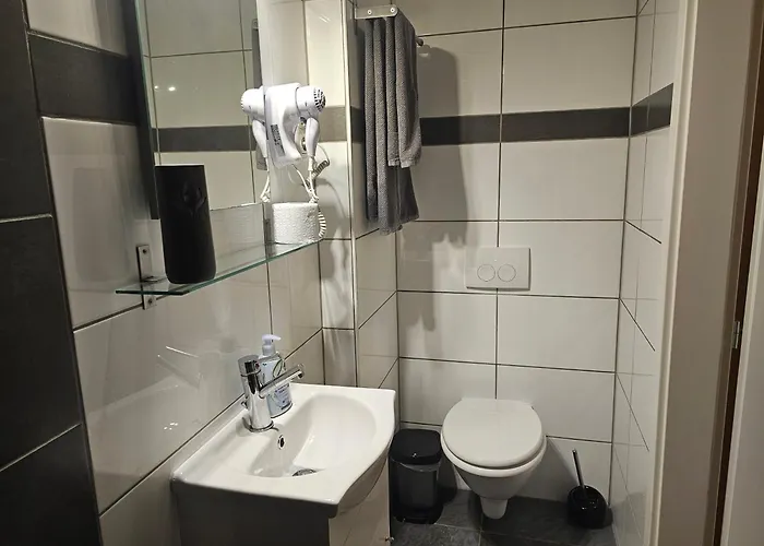 Lejlighed 200qm Work And 4 Schlafzimmer Jedes Mit Eigenem Badezimmer, Neu Modernisiert